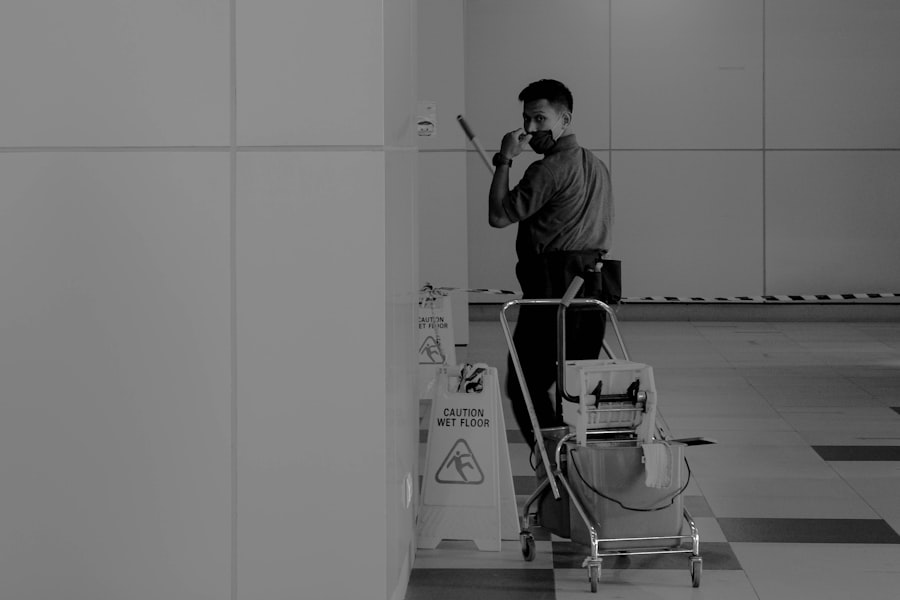 Photo Cleaning employee
